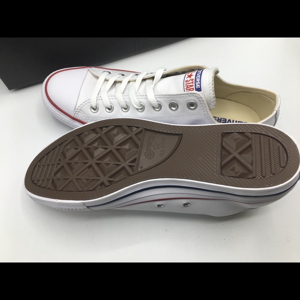 Converse Men’s Leather Low Chuck Taylor All Stars - Picture 5 of 8